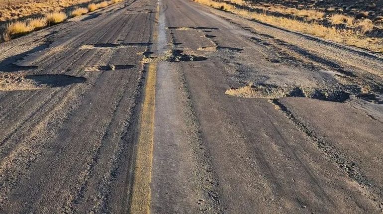 Chubut: la Ruta 40 entre Facundo y Los Tamariscos. Chubut: la Ruta 40 entre Facundo y Los Tamariscos.