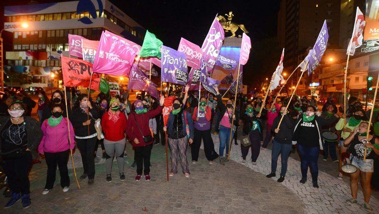 Vigilia neuquina en el centro de la ciudad por la ley del aborto