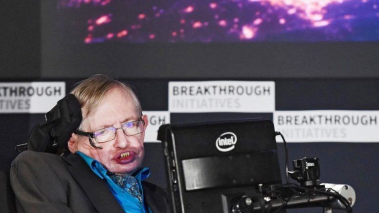 Hawking planea encontrar vida extraterrestre en la próxima década.