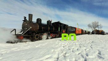 despues de 28 anos, la trochita volvio a surcar la estepa rionegrina nevada despues de 28 anos, la trochita volvio a surcar la estepa rionegrina nevada