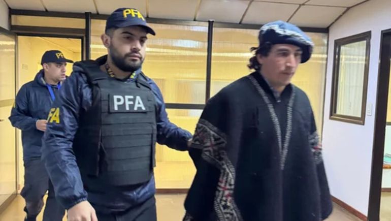 Se entregó en Chubut el líder mapuche Ernesto Cruz Cárdenas.