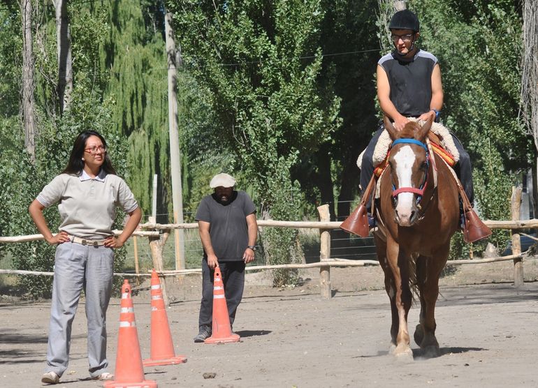 Piuque, la zapalina que ayuda a sanar a través de los caballos