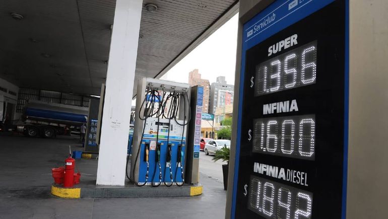 El aumento de las naftas en Neuquén. Noviembre inició con modificaciones en las pizarras por los impuestos nacionales. El aumento de las naftas en Neuquén. Noviembre inició con modificaciones en las pizarras por los impuestos nacionales.