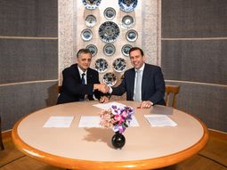 El presidente y CEO de YPF, Horacio Marin, y el vicepresidente Ejecutivo de GNL de Shell, Cederic Cremers.