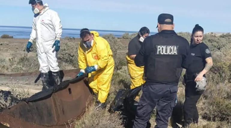 Encontraron un perro muerto en un pozo de petróleo de Comodoro Rivadavia. Encontraron un perro muerto en un pozo de petróleo de Comodoro Rivadavia.