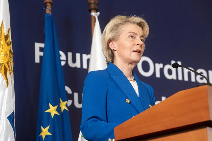 La presidenta de la Comisión Europea, Ursula von der Leyen, durante su discurso en la última reunión con el Mercosur. La presidenta de la Comisión Europea, Ursula von der Leyen, durante su discurso en la última reunión con el Mercosur.