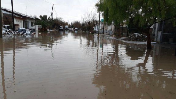 Varios barrios de Plottier complicados por las lluvias