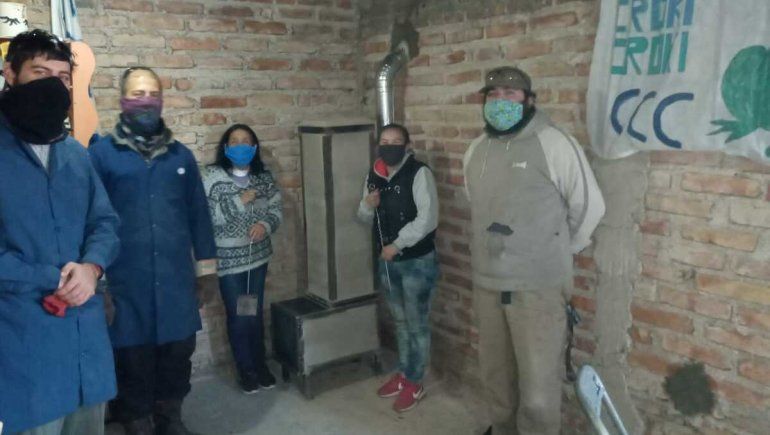 Instalaron una estufa solidaria en un merendero de la Meseta