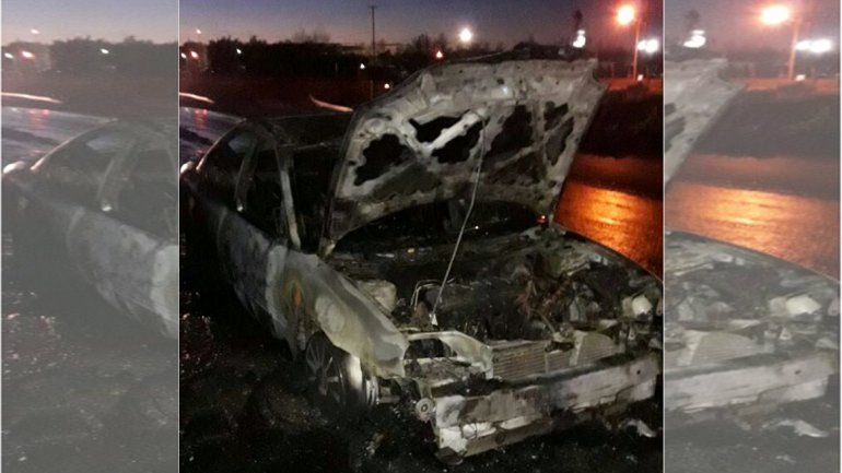 Iba camino al trabajo y se le prendió fuego el auto: se salvó de milagro