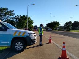 La Agencia Nacional de Seguridad Vial retuvo en Dina Huapi a un menor de edad que conducía por ruta nacional 40 acompañado del padre y sin licencia. La Agencia Nacional de Seguridad Vial retuvo en Dina Huapi a un menor de edad que conducía por ruta nacional 40 acompañado del padre y sin licencia.