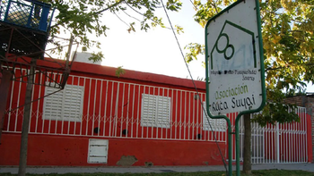 video: delincuente robo hasta la camara de vigilancia video: delincuente robo hasta la camara de vigilancia