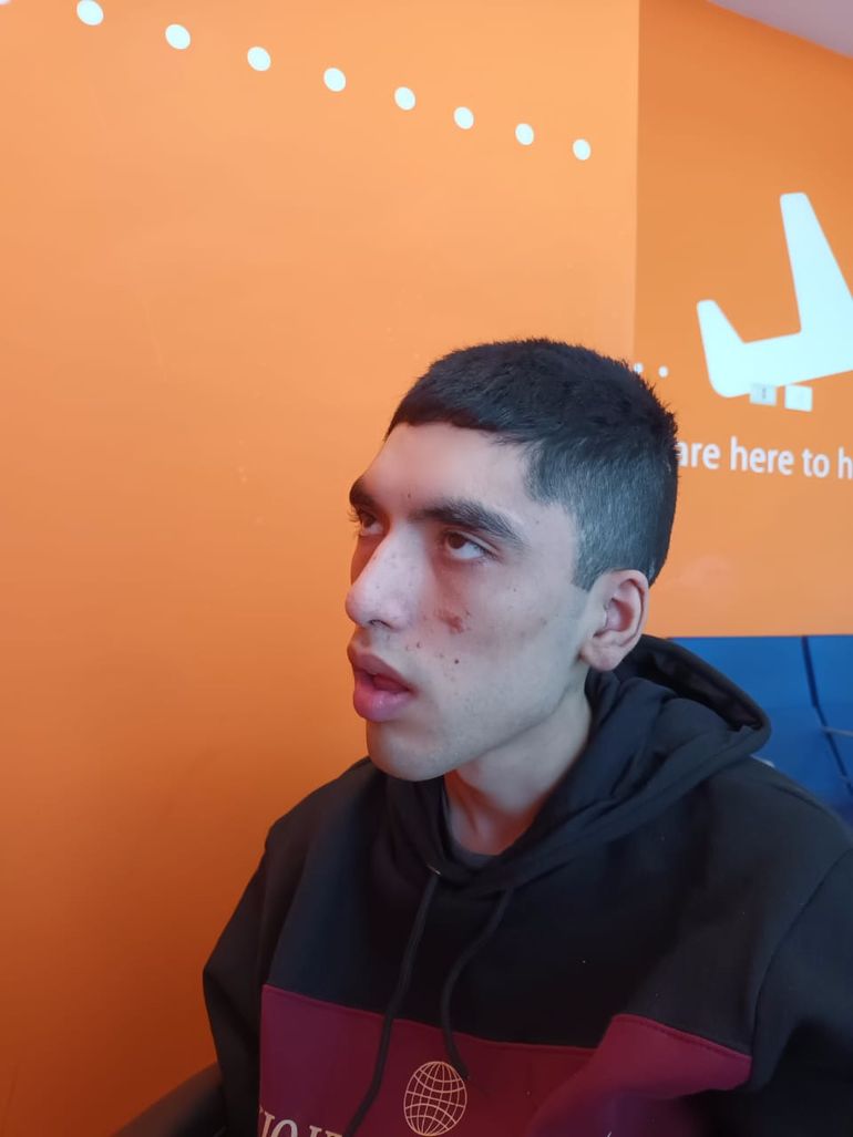 Desesperado pedido de medicamentos para mantener la vida de un joven de 20 años