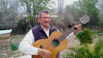 El maestro que con su guitarra educó a miles de niños