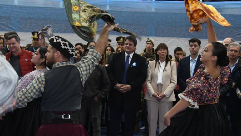 El intendente Mariano Gaido y la ministra Julieta Corroza.