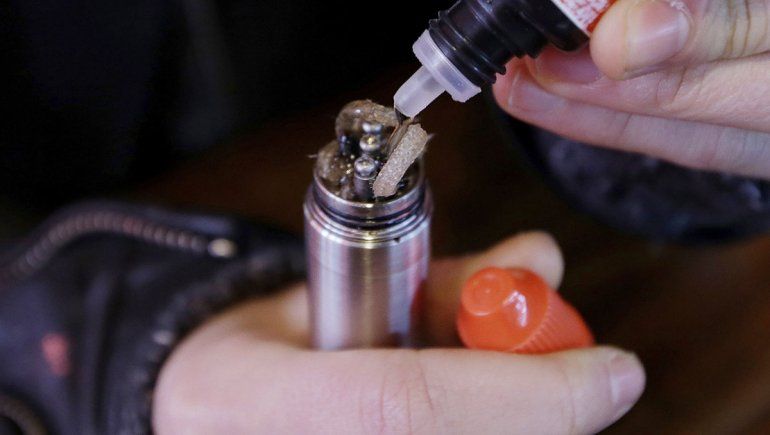 Hallaron una posible causa del mal que produce el vapeador