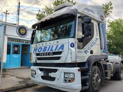 El camión marca Iveco fue identificado en la calle Maestro Espinosa y Mosconi. El camión marca Iveco fue identificado en la calle Maestro Espinosa y Mosconi.