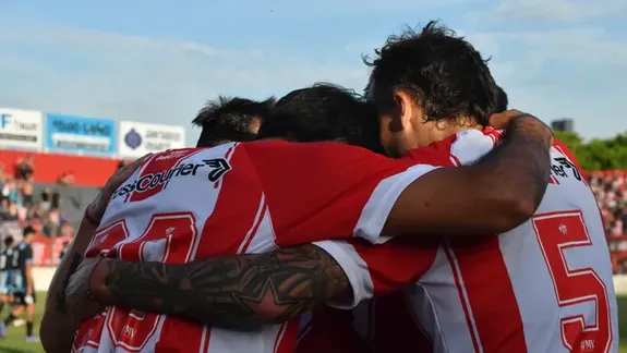 El gol más insólito del año: el Ascenso regaló una jugada increíble en el último minuto del partido