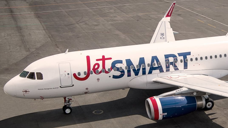El vuelo de Jetsmart debía unir Buenos Aires con Córdoba y terminó en Neuquén | LM Neuquen El vuelo de Jetsmart debía unir Buenos Aires con Córdoba y terminó en Neuquén