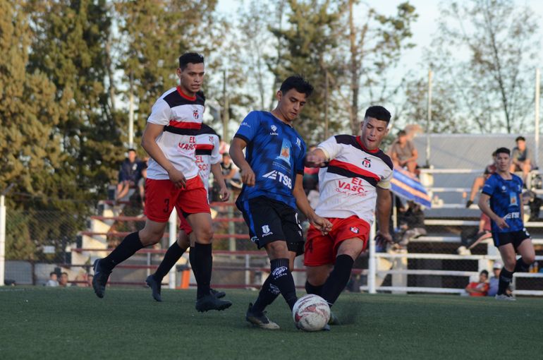 El León del Norte goleó a Sapere y es virtual campeón