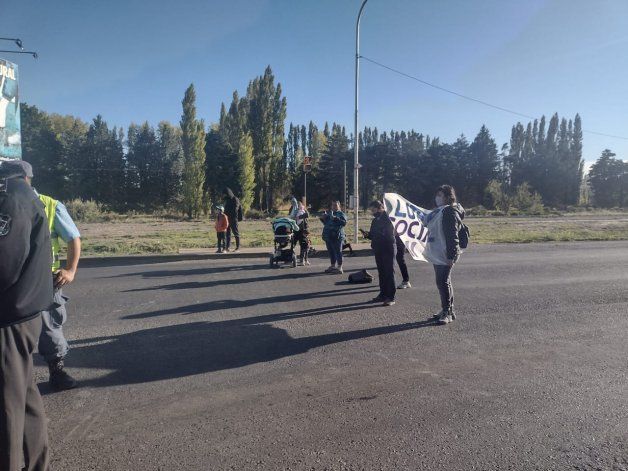 Caos en Plottier por un corte de vecinos sobre la Ruta 22