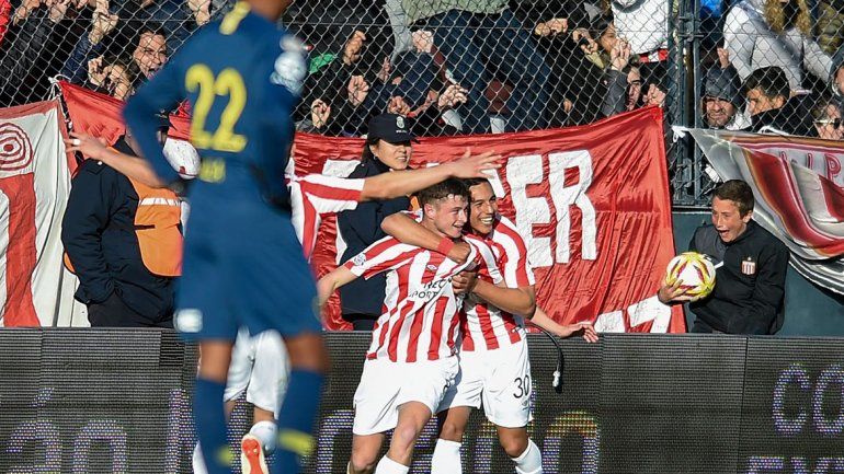 El festejo tras el gol de Pellegrini