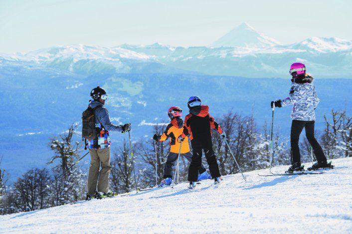 Chapelco abrió este domingo su temporada de invierno en San Martín de los Andes.