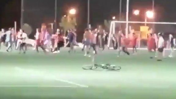 Partido de fútbol terminó a las piñas en el barrio Z1