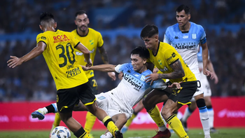 Racing igualó 1 a 1 con Defensa. Racing igualó 1 a 1 con Defensa.