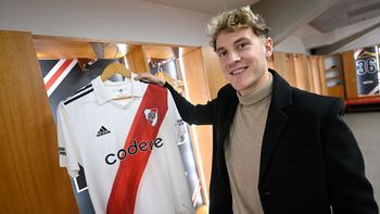 Tras decirle que no a Boca, Facundo Colidio fue presentado en River. Tras decirle que no a Boca, Facundo Colidio fue presentado en River.