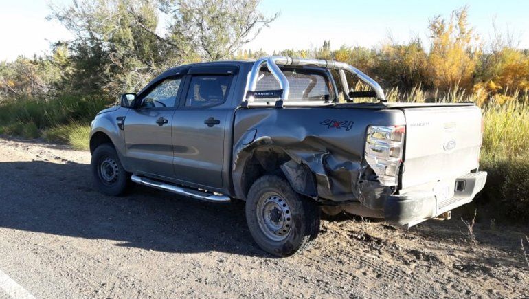 La camioneta Ford Ranger a la que intentó pasar el padre de la familia.