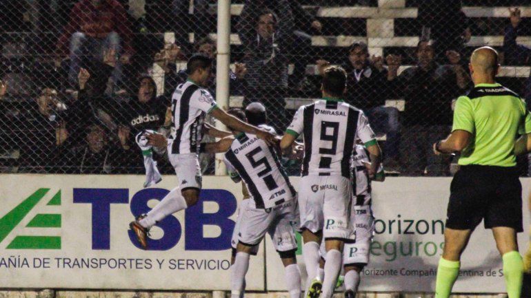 El Albinegro no depende de sí mismo y deberá esperar una mano de Villa Mitre