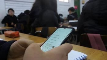 La iniciativa de limitar el uso del celular tiende a fomentar el juego y el vínculo personal de los niños y adolescentes. La iniciativa de limitar el uso del celular tiende a fomentar el juego y el vínculo personal de los niños y adolescentes.
