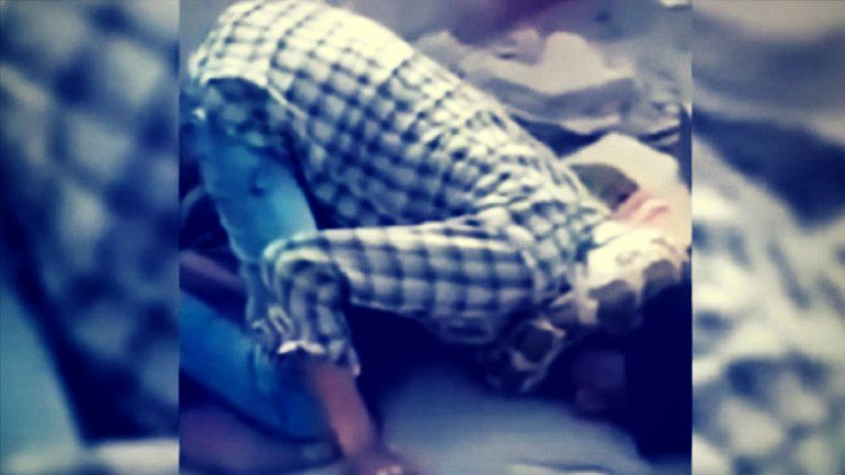 Mirá como una pitón casi mata al encantador de serpientes