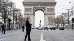 París se cierra por el Covid y la gente se escapa de la ciudad