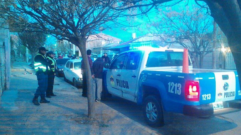 Los detenidos tienen 22 y 27 años. Llevaban 21 bagullos de marihuana listos para vender. Fueron puestos a disposición del juez federal que los liberó.