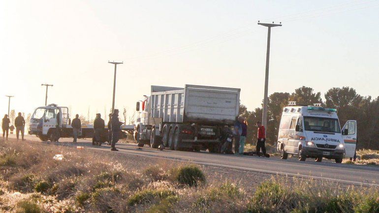Zapala: motociclista falleció al impactar de frente con un camión que frenó de golpe