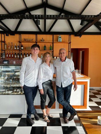 Viviana Llorente, su esposo Marcelo Squadroni y su hijo. Viviana Llorente, su esposo Marcelo Squadroni y su hijo.