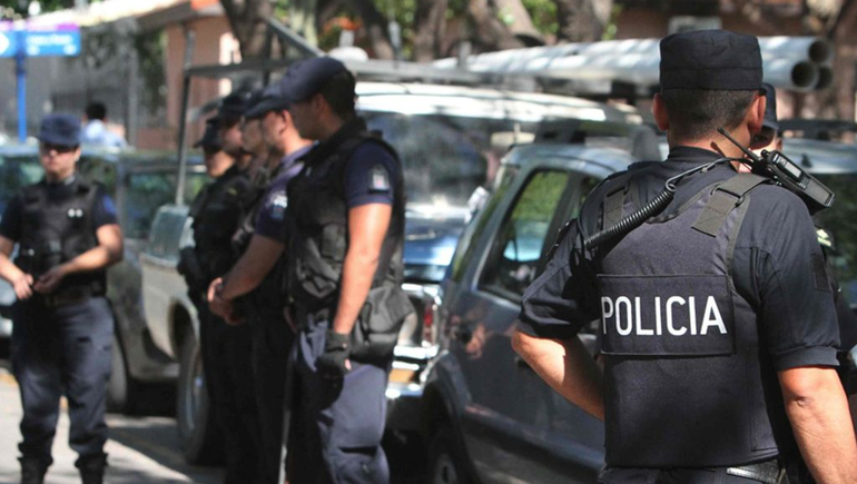 Por el momento no se pudo determinar quien fue el autor del homicidio. Por el momento no se pudo determinar quien fue el autor del homicidio.