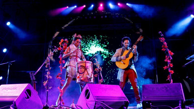 a su modo. Tonolec se encargó de resignificar el folclore.