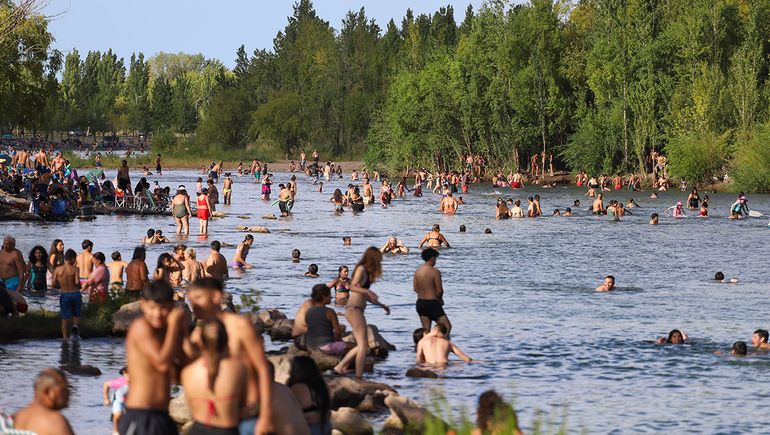 En 19 imágenes: así se vivió este domingo de calor extremo en Neuquén