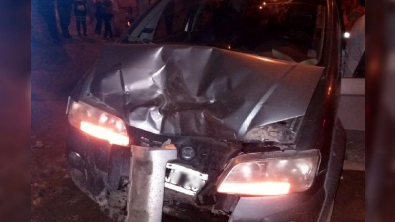 Un conductor resultó herido en un choque entre una camioneta y un auto