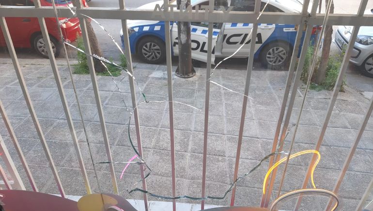 Rompió la vidriera para robar artículos gamers de un local