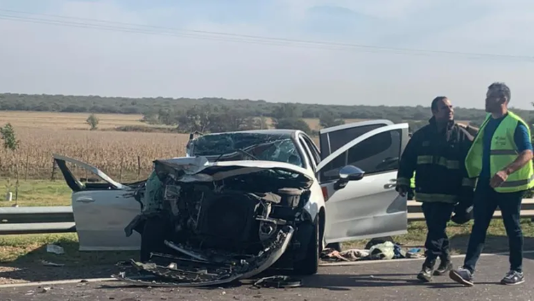 Un matrimonio neuquino chocó contra un camión en La Pampa