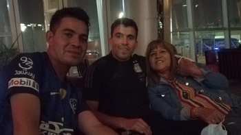 dulce espera: acuna, con los mimos de su mama y la barra zapalina en el hotel dulce espera: acuna, con los mimos de su mama y la barra zapalina en el hotel