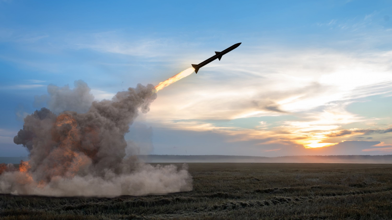 Qué es un misil hipersónico: el arma que Irán utiliza contra Israel