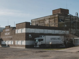El frigorífico se decretó en quebra con millonarias deudas a sus espaldas. El frigorífico se decretó en quebra con millonarias deudas a sus espaldas.