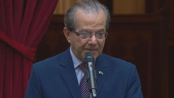 Al diputado le quedó el micrófono abierto y se escucharon sus comentarios sobre tres diputadas.&nbsp;