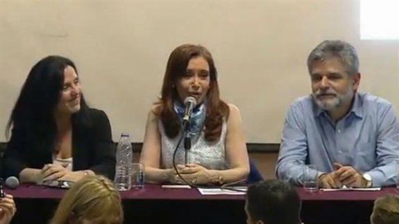 CFK: Ojo que se viene la mano para bastones muy largos