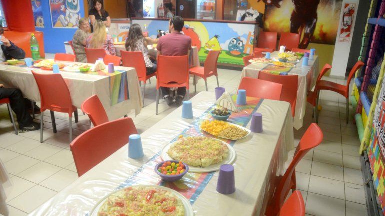 La mayoría de los padres elige festejarle el cumpleaños a su hijo en un pelotero porque le simplifica la organización. Para conseguir lugar
