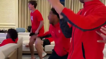 La reacción de la Selección de Estados Unidos, en la concentración del Mundial 2026, al épico final de Spurs - Knicks. La reacción de la Selección de Estados Unidos, en la concentración del Mundial 2026, al épico final de Spurs - Knicks.